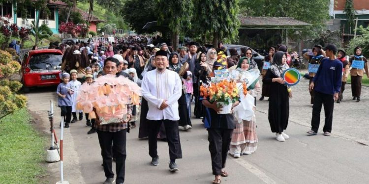 Meriahkan Maulid Nabi, SD Al Kautsar Gelar Pawai dan Ceramah Agama