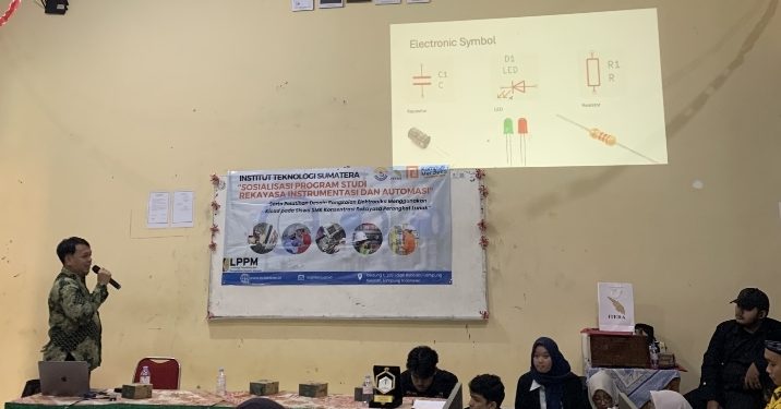 Dosen ITERA Latih Siswa-Siswi SMKN 7 Bandar Lampung Desain Rangkaian Elektronika