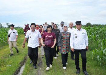 Wamen Stella Survei Calon Lokasi Sekolah Garuda di Lampung