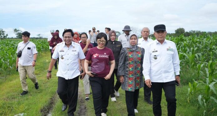 Wamen Stella Survei Calon Lokasi Sekolah Garuda di Lampung
