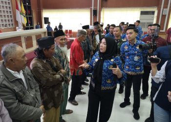 Walikota Eva Serahkan Bantuan Mushola dan Hadiah Umroh untuk Pengurus di Bandar Lampung