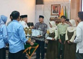 Dua Siswa SMA Al Kautsar Melaju ke OMI Nasional, Kepala Sekolah Raih Penghargaan