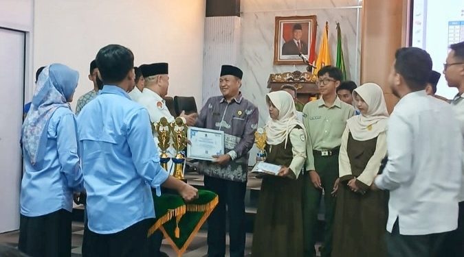 Dua Siswa SMA Al Kautsar Melaju ke OMI Nasional, Kepala Sekolah Raih Penghargaan