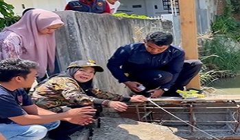 Sidak ke Jembatan Rajabasa, Walikota Eva Dwiana : Harus Kuat dan Jangan Ganggu Sungai!