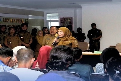 Peduli Warga! Eva Dwiana Kucurkan Bansos untuk Korban Bencana dan Sakit