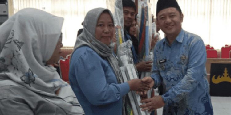 Dukung UMKM Lokal! Pemkot Bandar Lampung Bagikan 1.000 Payung Tenda Gratis