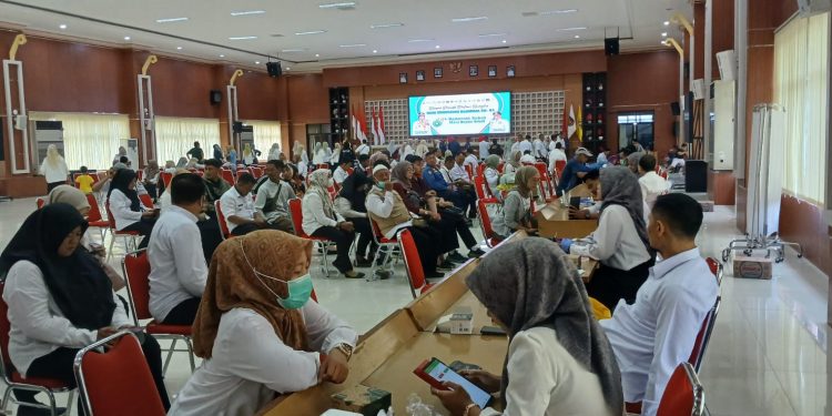 Hari Kesehatan Nasional: ASN dan Nakes Bandar Lampung Kompak Donor Darah