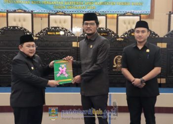 Wabup Pesibar Sampaikan Nota APBD 2026 di Paripurna DPRD
