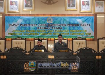 Wabup Pesisir Barat Hadiri Paripurna Ranperda Inisiatif, Fraksi DPRD Sampaikan Sejumlah Catatan Penting