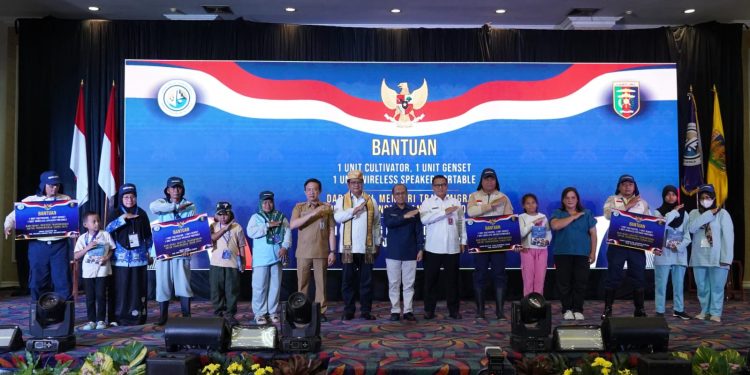 Lampung Lepas 45 KK Transmigran ke Tiga Provinsi