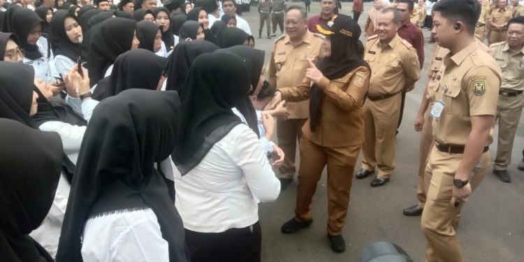Walikota Eva Dwiana Serahkan SK PPPK Paruh Waktu kepada 5.800 Tenaga Kontrak