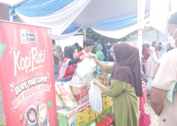 Warga Serbu Pasar Murah Ramadan di Bandar Lampung, Sembako Dijual Lebih Murah