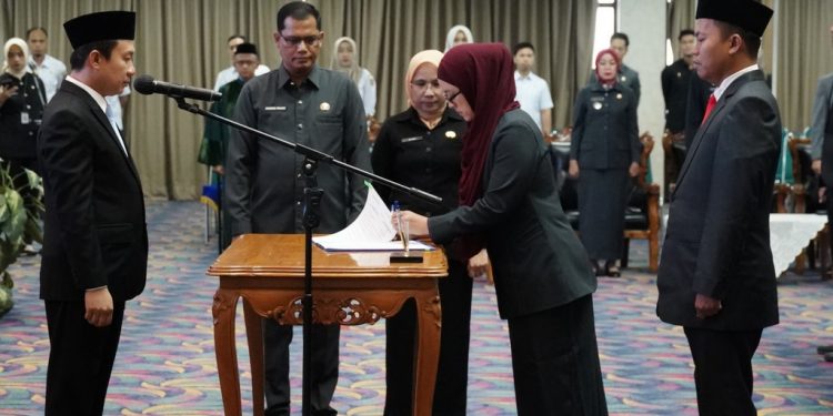 31 Pejabat Pemprov Lampung Dilantik, Gubernur Tekankan Integritas dan Kinerja