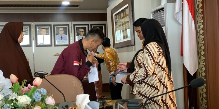 Korban Kebakaran hingga Rumah Tertimpa Pohon Terima Bantuan dari Pemkot Bandar Lampung