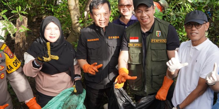 Pemprov Lampung–Pemkot Bandar Lampung Gotong Royong Bersihkan Pulau Pasaran