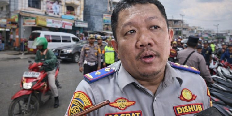 Dishub dan Satlantas Tertibkan Parkir Liar di Depan Mall Chandra Tanjung Karang