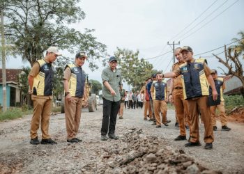 Mirza Tinjau Jalan Rusak di Lampung Tengah, Tegas Soal  Kendaraan ODOL
