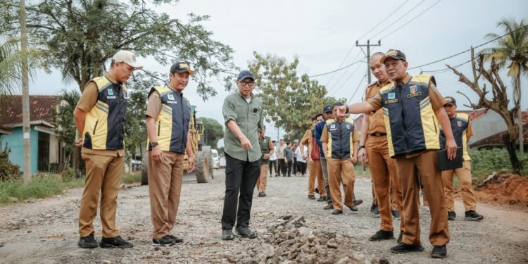 Mirza Tinjau Jalan Rusak di Lampung Tengah, Tegas Soal  Kendaraan ODOL