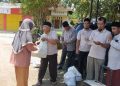 UAZ Al Kautsar Salurkan Zakat Profesi dan Zakat Fitrah