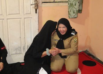 Tragedi Sungai Balok, Eva Dwiana Temui Keluarga Bocah Korban Tenggelam