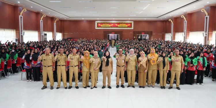 Ribuan Kader Kesehatan Terima Insentif dari Eva Dwiana