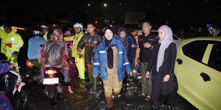 Gerak Cepat Bunda Eva Tangani Banjir, Drainase Dinormalisasi