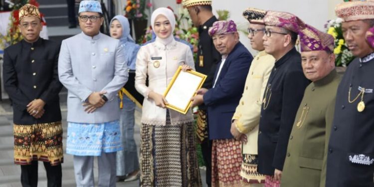 Akademisi Unila Wakafkan Hak Cipta Menara Siger ke Pemprov Lampung