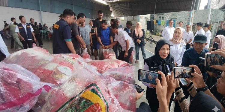 Pemkot Bandar Lampung Salurkan Bantuan Banjir, 5.800 KK Terdampak