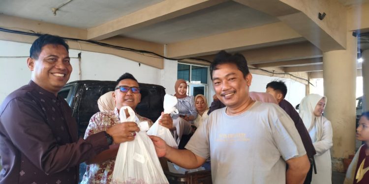 FORWAKO Bagikan Daging Kurban untuk Anggota