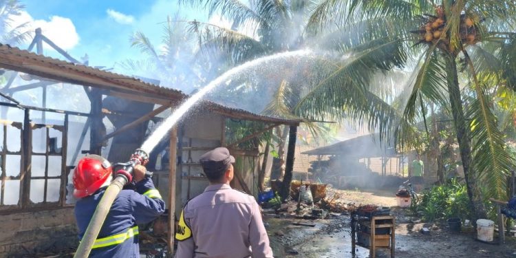 Rumah Ditinggal Kondangan Ludes Terbakar, Kerugian Capai Rp50 Juta