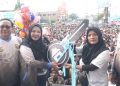 Air Mata Haru Iringi Penyerahan Hadiah Rumah di HUT Bandar Lampung