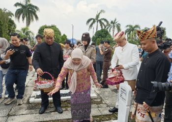 Tabur Bunga HUT ke-344, Eva Ajak Generasi Muda Lanjutkan Perjuangan Pahlawan