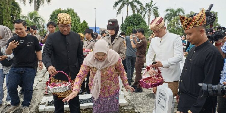 Tabur Bunga HUT ke-344, Eva Ajak Generasi Muda Lanjutkan Perjuangan Pahlawan