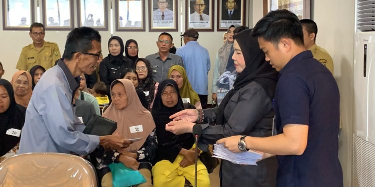 Pemkot Bandar Lampung Salurkan Bantuan Korban Bencana dan Pasien Berobat