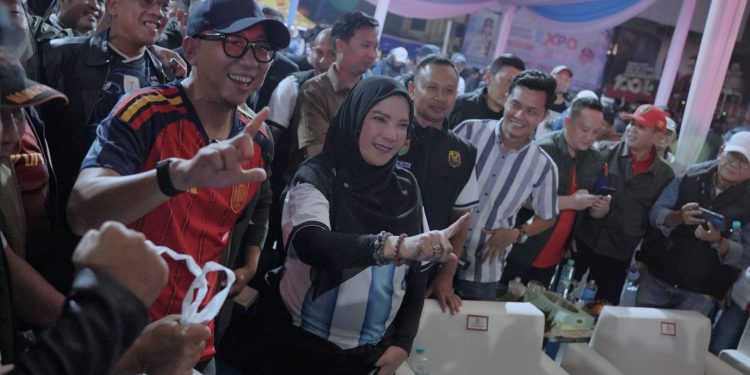 Ribuan Warga Padati Tugu Adipura, Nobar Final Piala Dunia Berlangsung Meriah