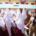 Walikota Eva Pastikan Tak Ada Siswa Gagal Sekolah