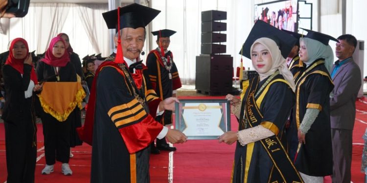 Rektor Itera Imbau Wisudawan Untuk Tidak Pernah Berhenti Belajar dan Berinovasi