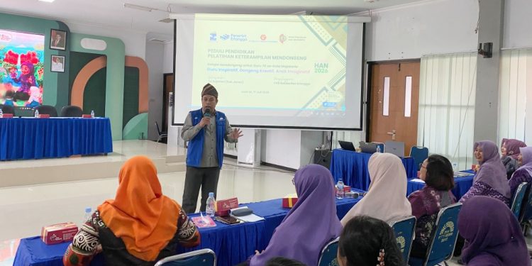 Erlangga dan Disdik Kediri Gelar Pelatihan Mendongeng, Hadirkan Jarwo Songha