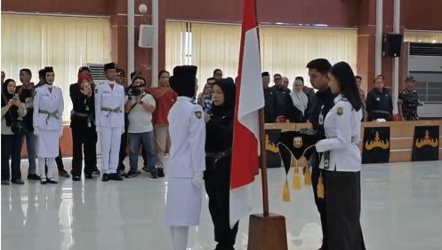 Eva Dwiana Kukuhkan 38 Paskibraka Bandar Lampung