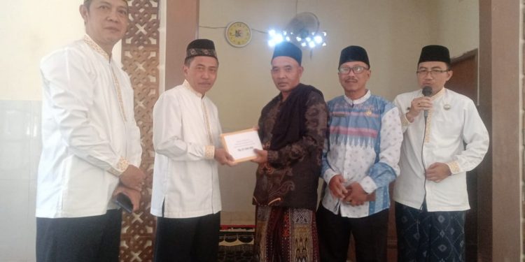 UAZ Al Kautsar Salurkan Bantuan Untuk Pembangunan Gedung Madrasah Diniyah di Desa Padang Rejo