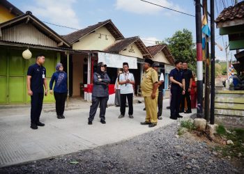 Eva Tinjau Perbaikan Jalan Wala Kuba Sukabumi