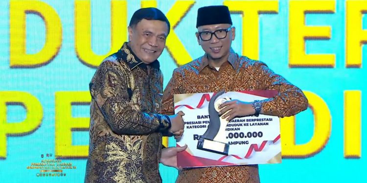 Pemprov Lampung Raih Penghargaan Pendidikan di Regional Sumatera
