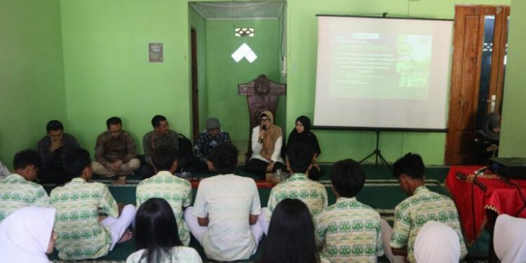 Tim PkM Unila Dorong SMAN 17 Bandar Lampung Menjadi Sekolah Tangguh Bencana