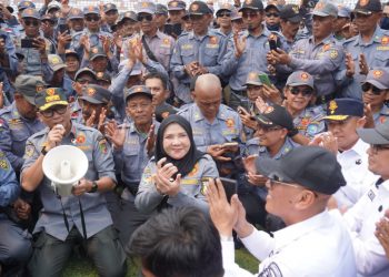 Eva Dwiana Kirim 400 Linmas Bandar Lampung ke Apel Akbar di Palembang