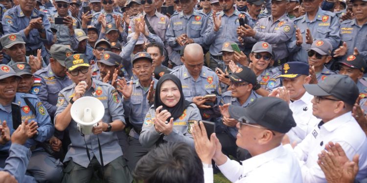 Eva Dwiana Kirim 400 Linmas Bandar Lampung ke Apel Akbar di Palembang