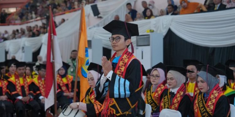 Miliki Publikasi Q1 dan Q2, Fendi Jadi Wisudawan Terbaik Program Doktor Unila