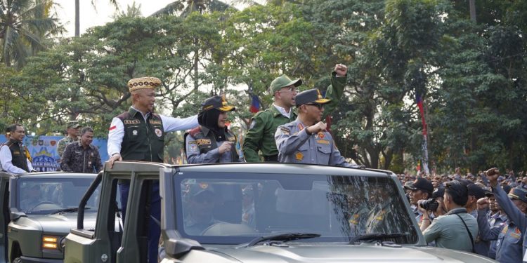 Ribuan Satlinmas se-Lampung Dikukuhkan, Perkuat Sinergi Jaga Keamanan