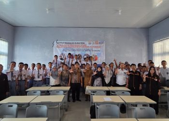 Dosen Itera Latih Siswa SMKN 7 Bandar Lampung Desain Elektronika Berbasis Simulasi Wokwi