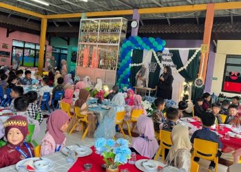 TK Al Kautsar Ajarkan Adab Makan Lewat Kegiatan Table Manner