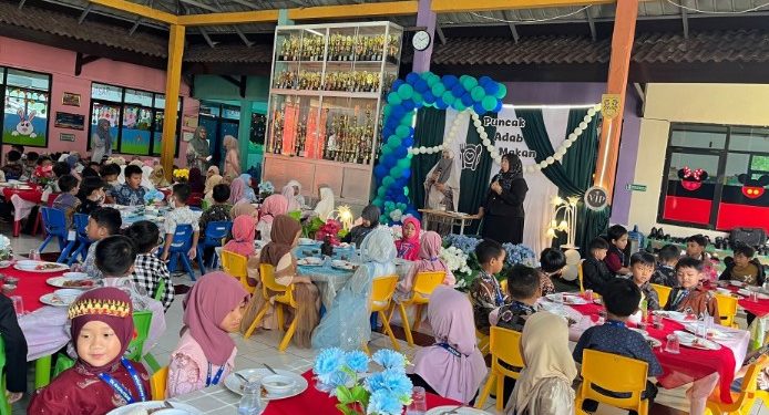 TK Al Kautsar Ajarkan Adab Makan Lewat Kegiatan Table Manner